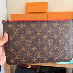 LV MM size pouch